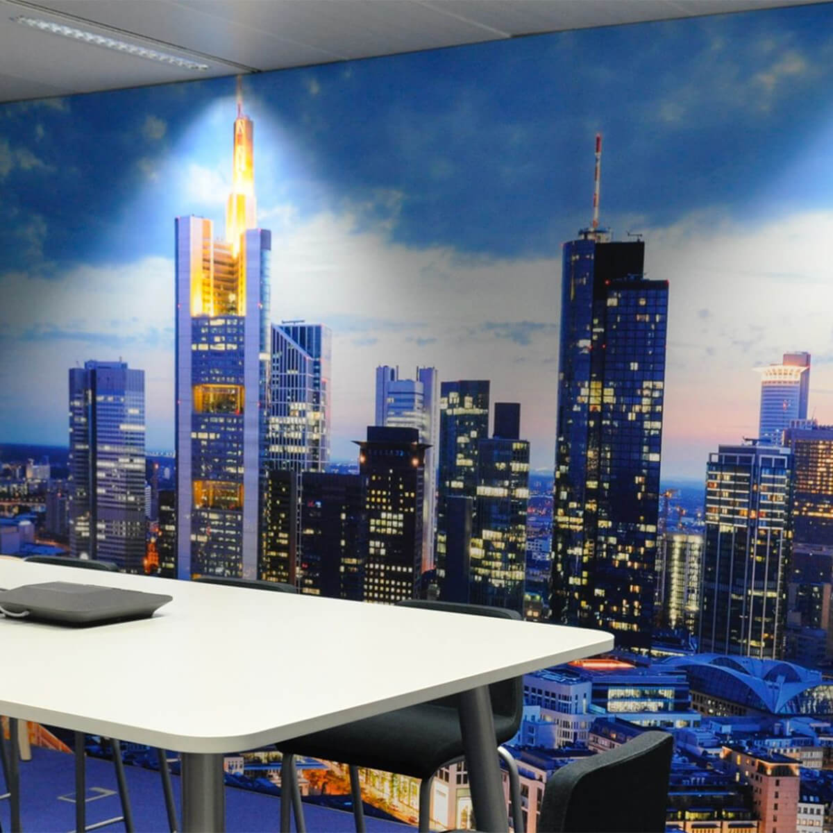 MesseEvents_OS_04_Frankfurt_1200x1200 Hier ist eine Meetingraum Gestaltung von tikitay werbeagentur für einen Meetingraum zu sehen.