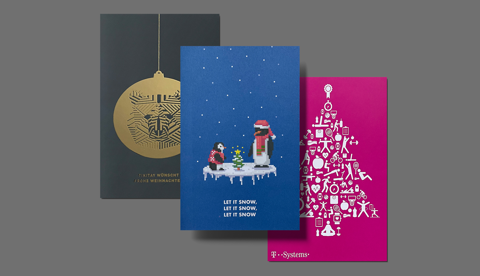 Auf diesem Bild sind drei Mockups von tikitay gestalteten Weihnachtskarten.